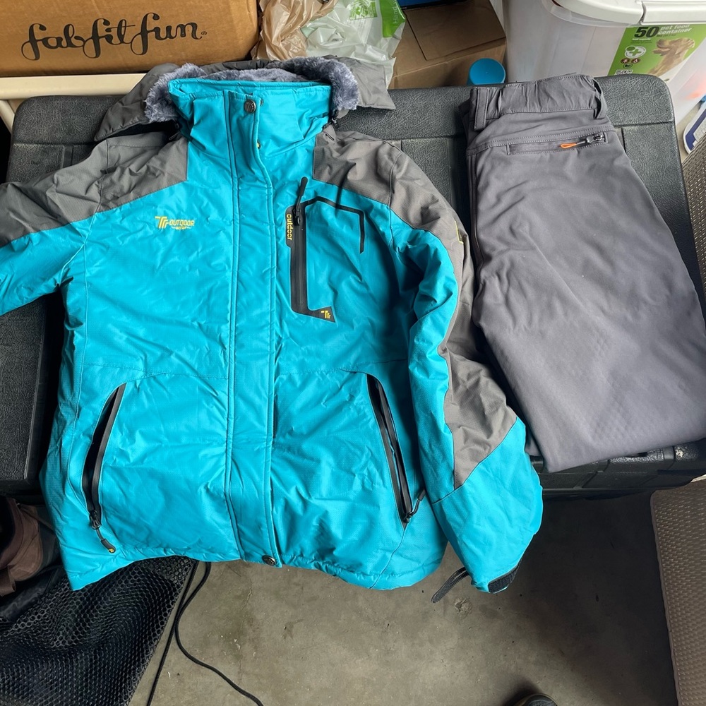 Women’s Snowboarding Jacket and Pants
